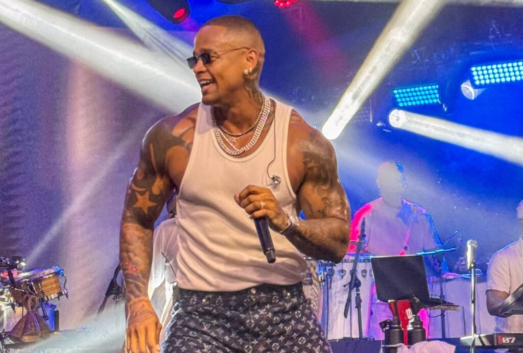 Deezer estreia Purple Door no Brasil com show exclusivo de Léo Santana em Salvador