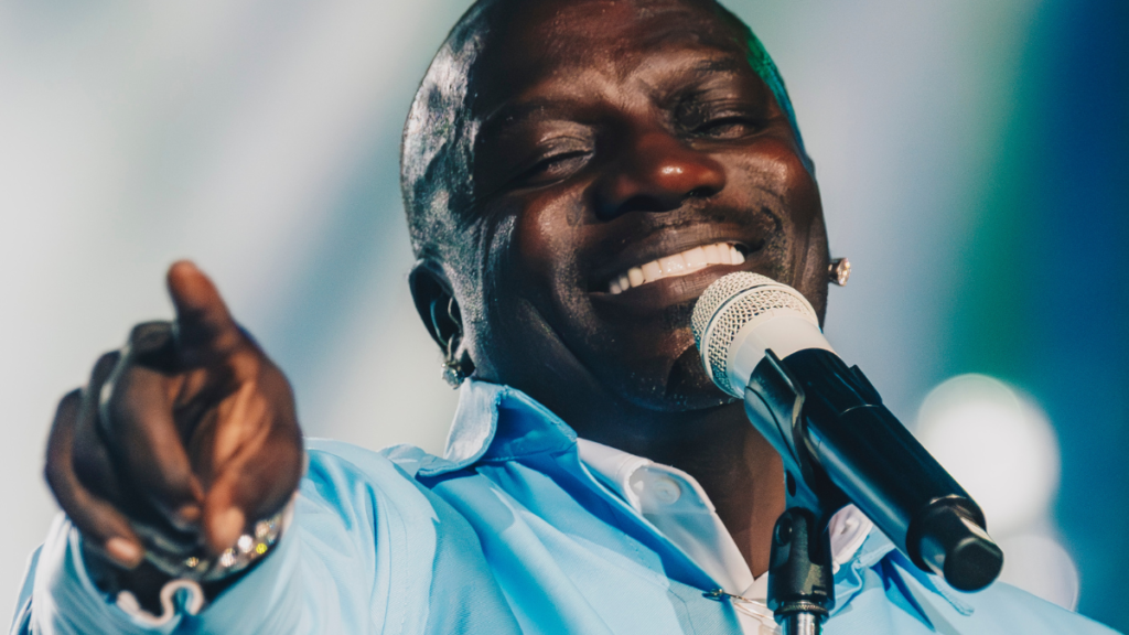 Mesmo com carreira cheia de hits, Akon paga mico com playback no Rock in Rio | Foto: Divlulgação/Oxidani