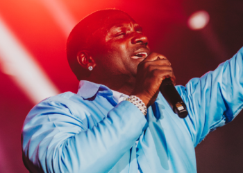 Mesmo com carreira cheia de hits, Akon paga mico com playback no Rock in Rio | Foto: Divlulgação/Oxidani