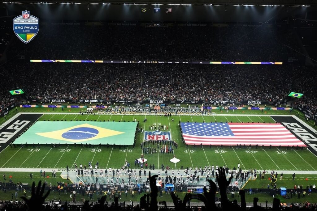 Anitta brilha no show do intervalo de primeiro jogo da NFL no Brasil