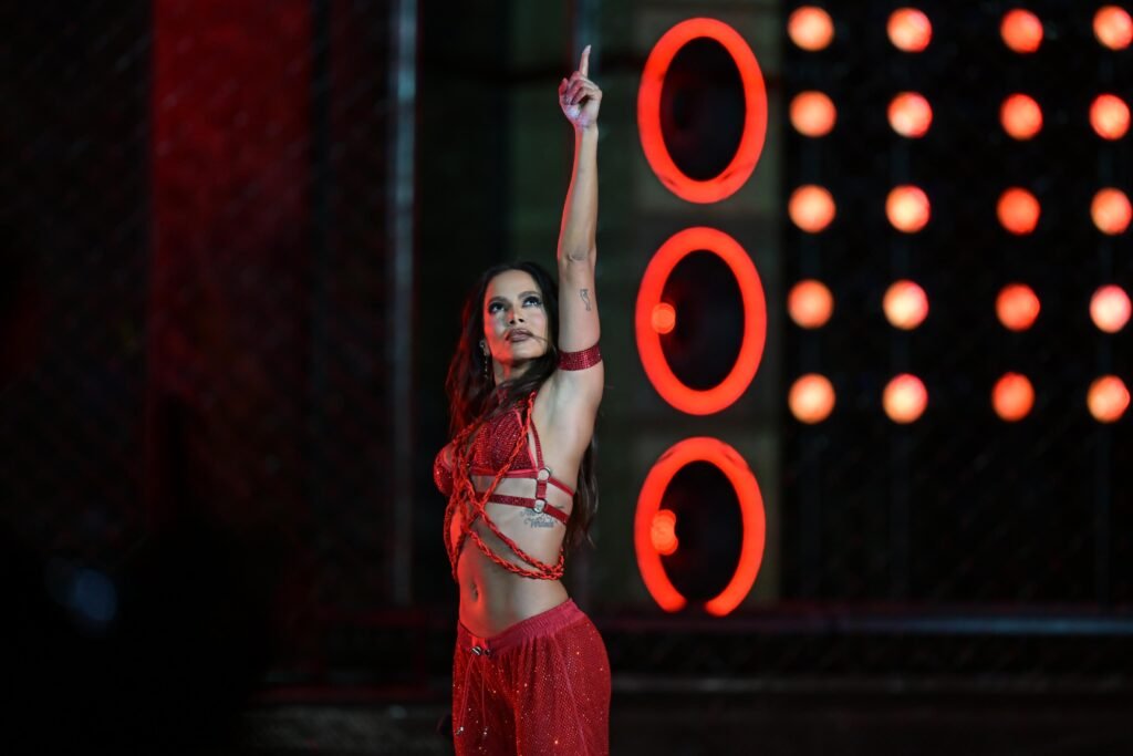 Anitta brilha no show do intervalo de primeiro jogo da NFL no Brasil | Foto: Getty Imagens