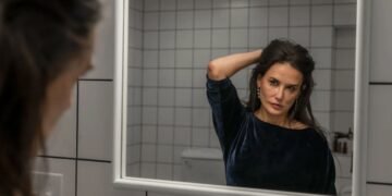 "A Substância", filme com Demi Moore, retrata a obsessão pela estética