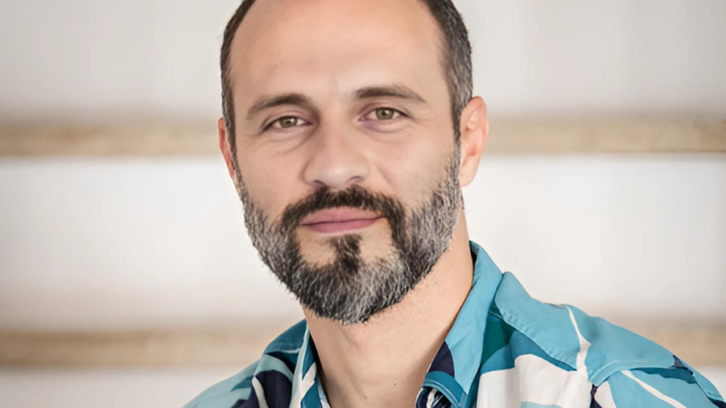 Gu Andersen entrega hino à paz e empatia com “As Minhas Armas São Flores”