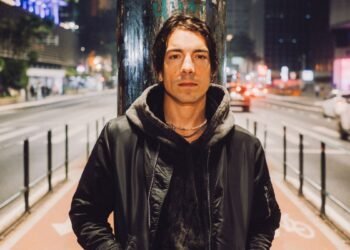 Na lista dos mais tocados nas rádios, Di Ferrero prepara material inédito