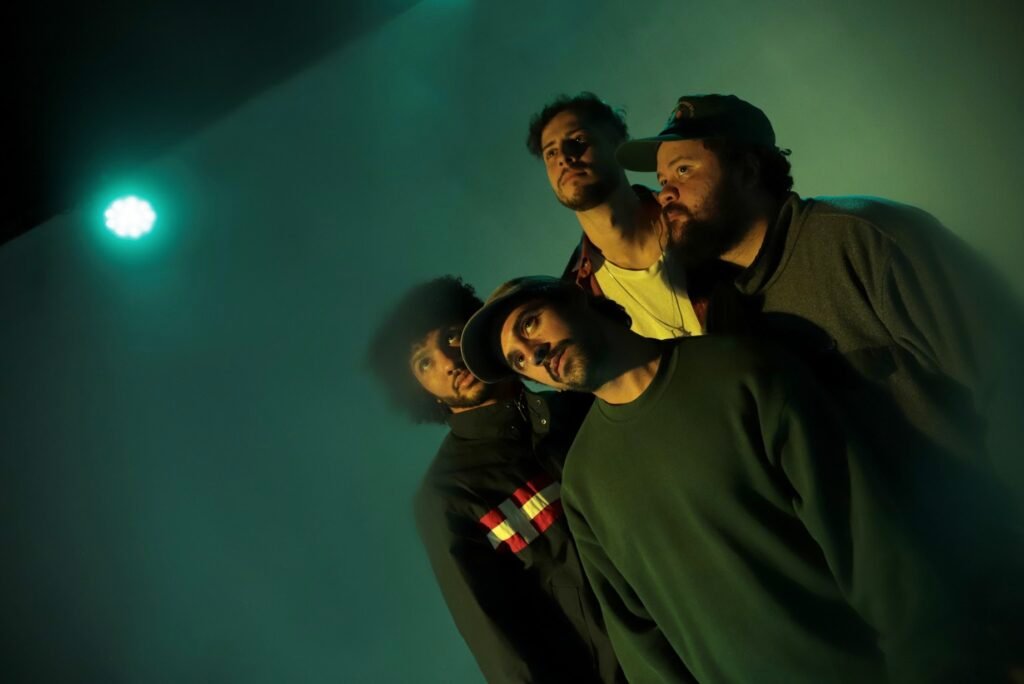 Banda Zimbra compartilha novo álbum, "Pouso"