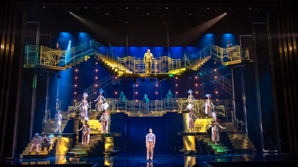 Gustavo Waz (Elvis Jovem) e elenco - Créditos Caio Gallucci