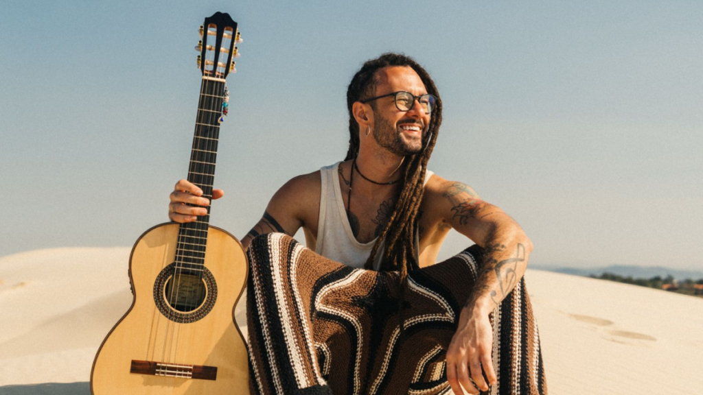 Gabriel Elias retorna às raízes reggae em "Tropical" | Foto: Victor Costa