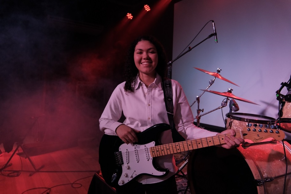 Gabi Anias faz única apresentação de Eric Clapton Tribute no Teatro Gazeta | Foto: Divulgação