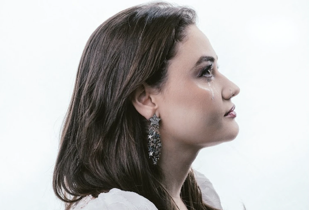 Conheça Laura Fantini, que entra em nova fase com o single “Não Existo”