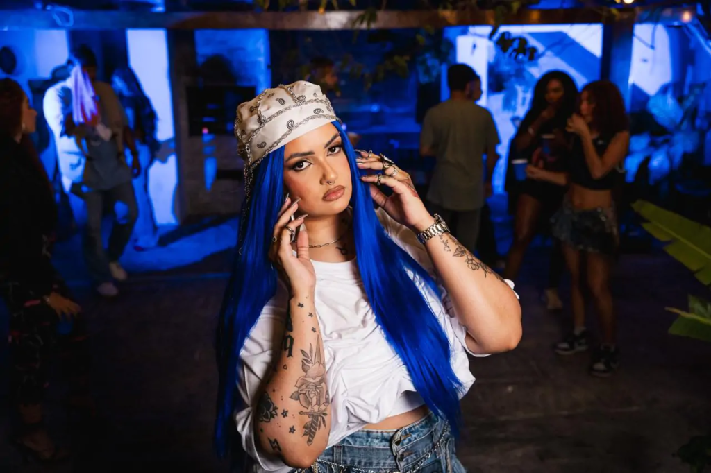 Ella Medrá lança “Sim ou Não”, encerrando trilogia de flerte, amor e decepção | Foto: Brabo