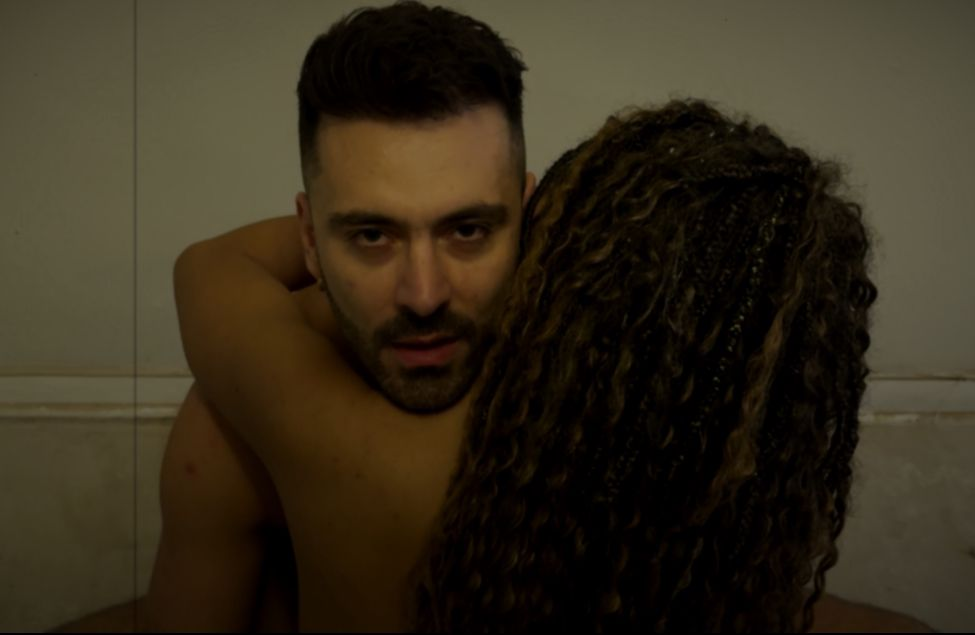 Yohan continua trilogia e explora relação tóxica em “Teu Jogo” | Foto: Reprodução