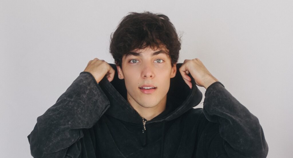 Enzo Ferro faz primeiro show da carreira dia 8, em São Paulo | Foto: @daniivalverdee