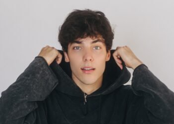 Enzo Ferro faz primeiro show da carreira dia 8, em São Paulo | Foto: @daniivalverdee