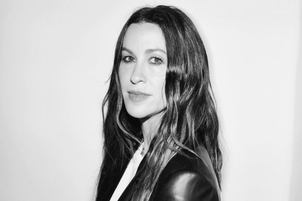 Alanis Morissette celebra sua trajetória com intensidade e autenticidade no Lolla