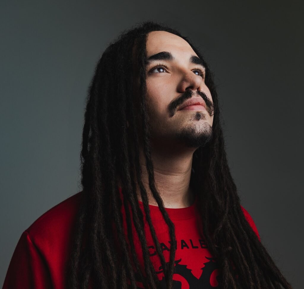 Gzuis transforma experiências em arte no novo trabalho