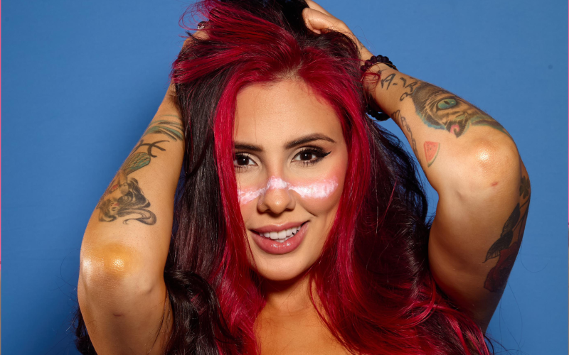 “Sundown” chega para marcar a temporada de verão de Alicia X