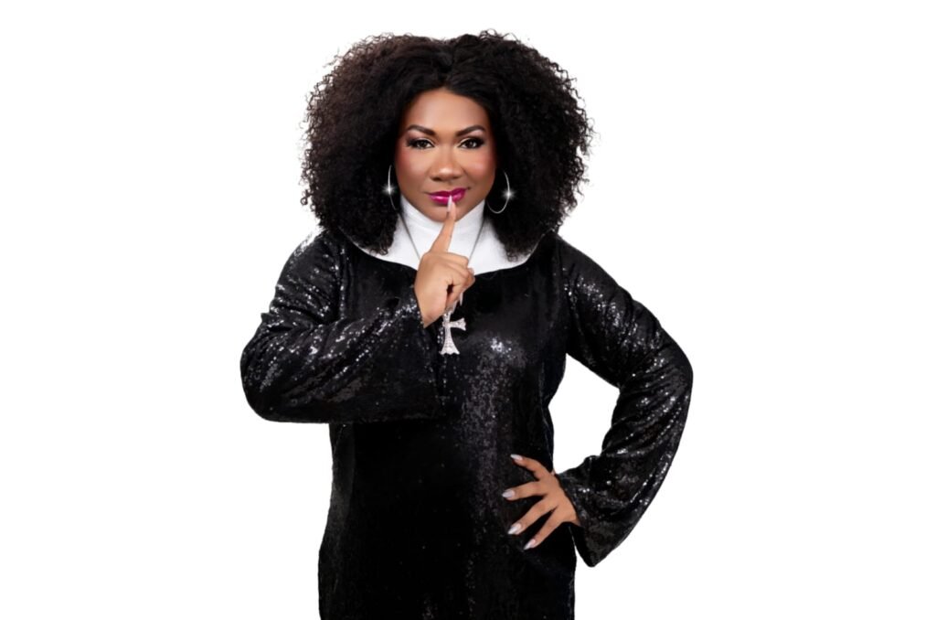 Nova montagem de "Mudança de Hábito" chega ao Brasil com Amanda Vicente