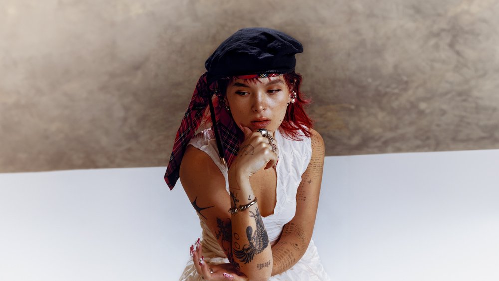 Crítica: Saya Gray, "Saya"