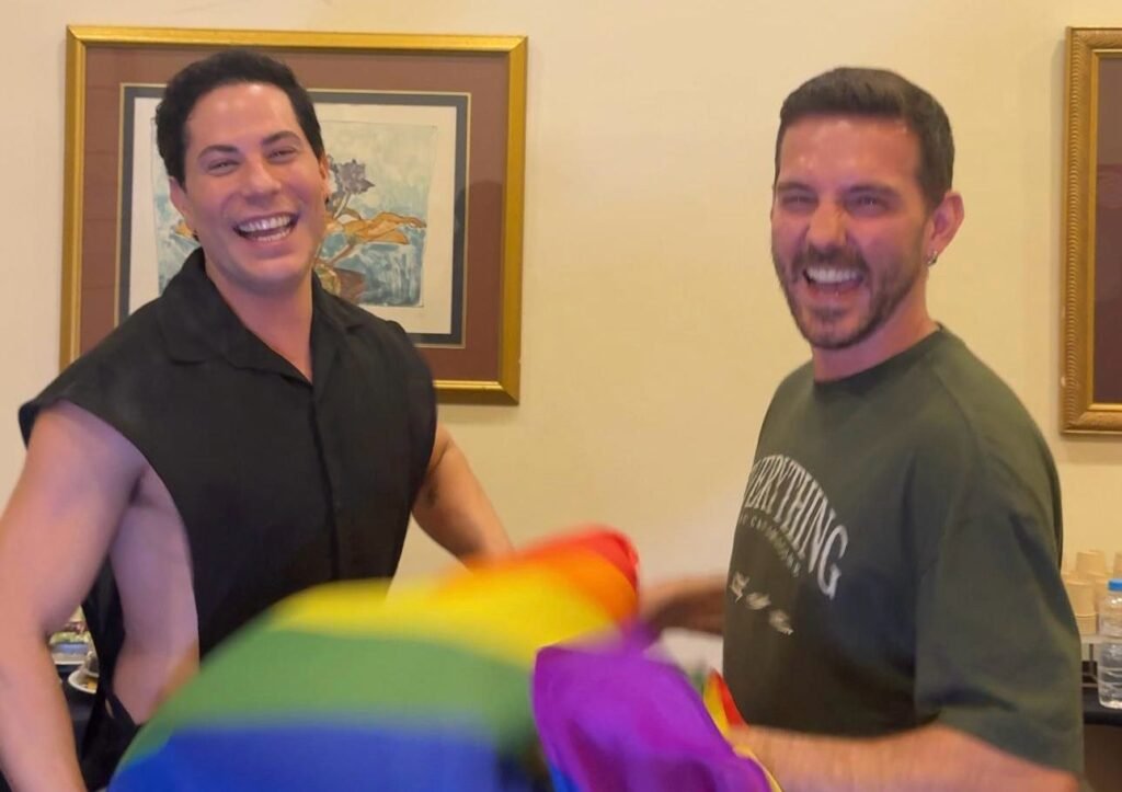 Christian Chávez celebra novo EP, samba no Rio e recria meme icônico