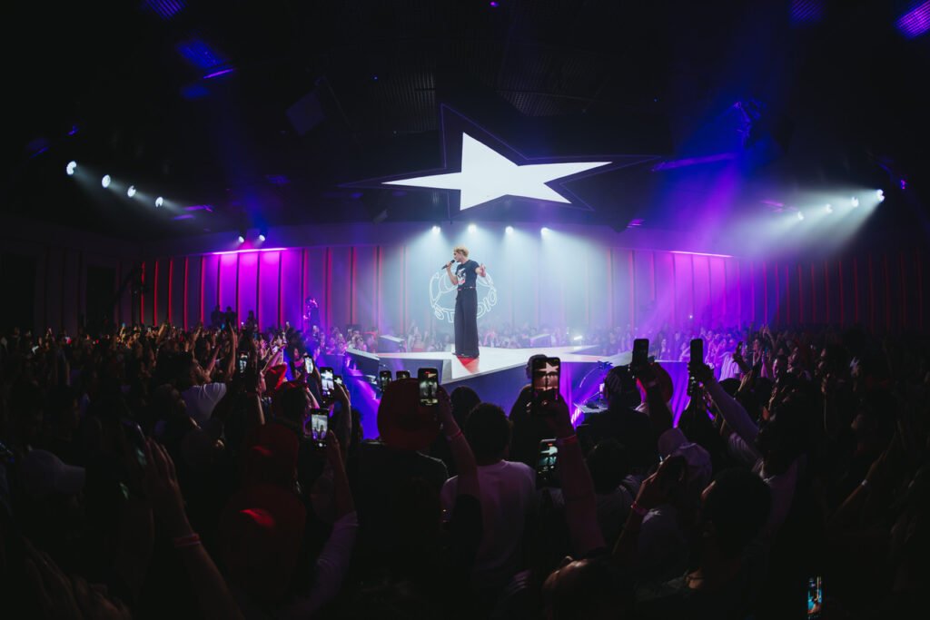 Pocket show de Jão by Coke Studio esquenta fãs para o Lolla 2025