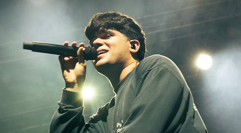 Fenômeno de Si No Estás, Iñigo Quintero faz show no Brasil