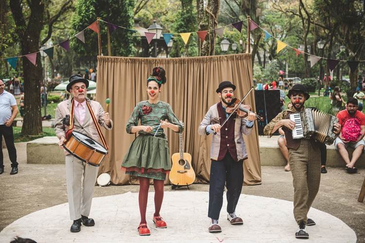 Grupo Palhastônicos estreia primeira turnê em São Paulo | Foto: Mari Rocha