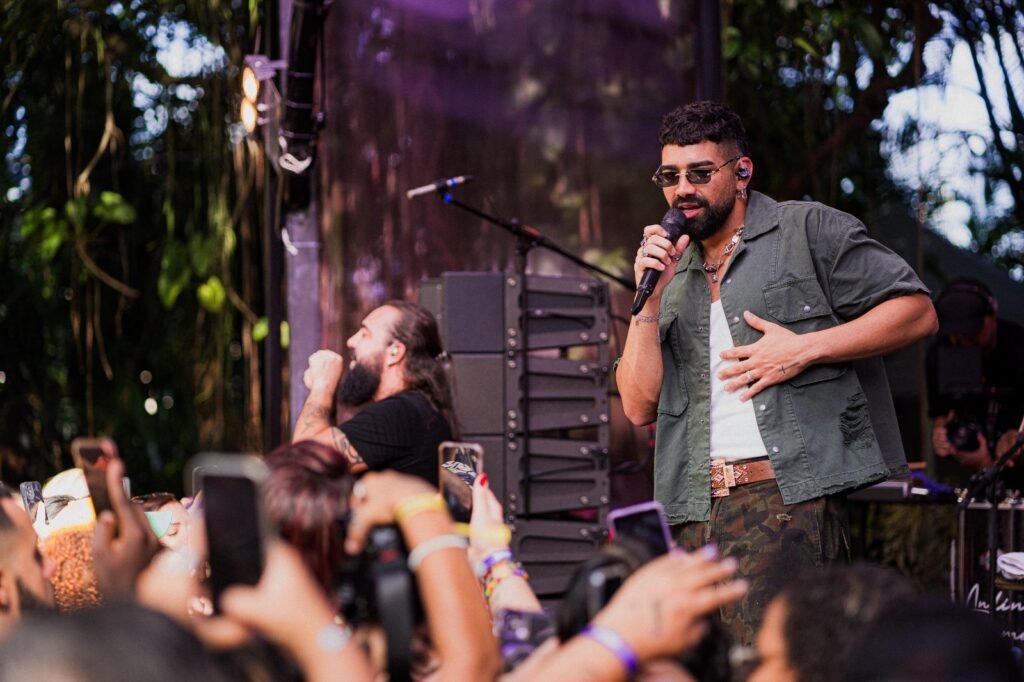 Dilsinho regrava “Na Nossa Sala”, música de Thiaguinho para Deezer Sessions de Verão