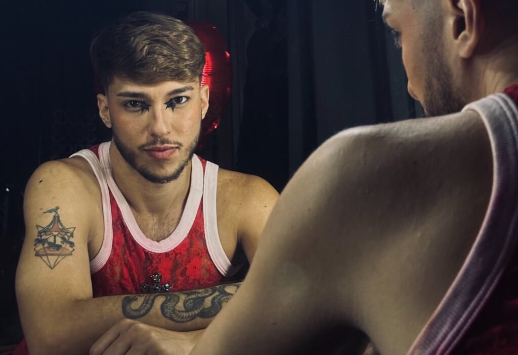 Pedro Lara comemora recepção dos fãs com o single "Visceral"