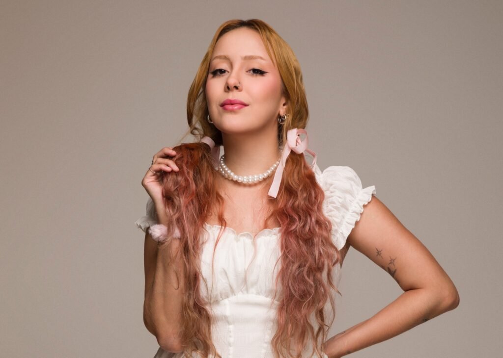 Duda Ruas estreia o empoderado single "Vem cá Dançar"