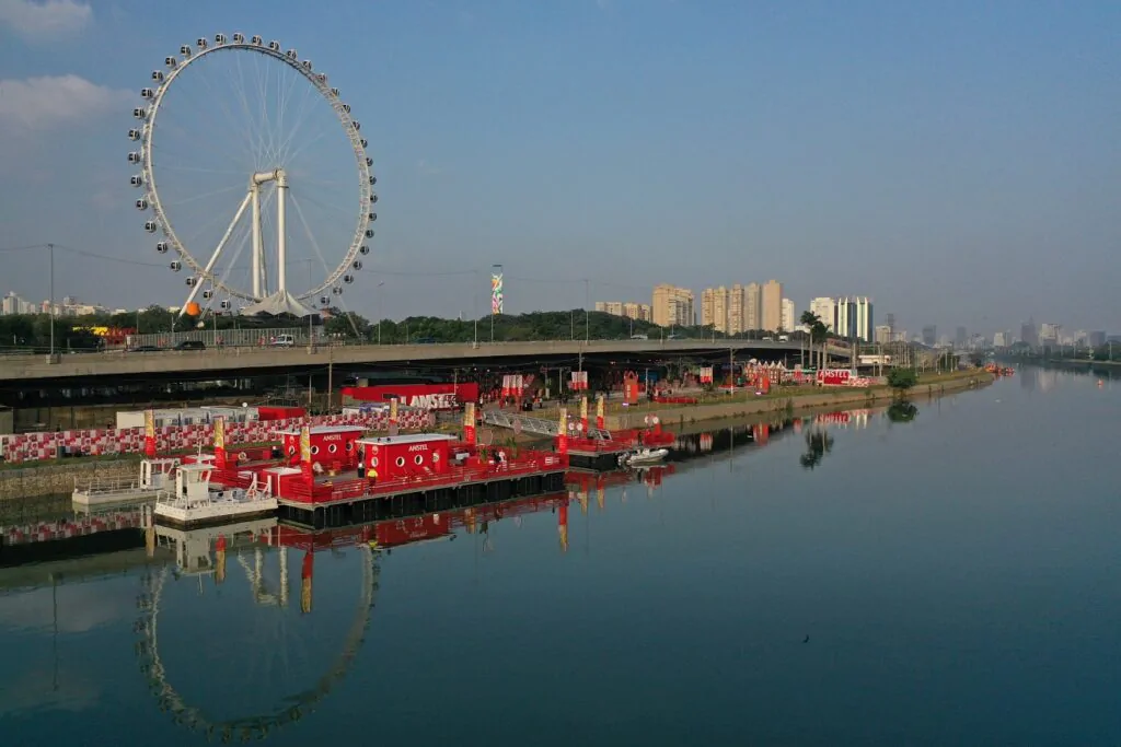 Amstel transforma São Paulo no Kings Day com shows gratuitos, balsa e roda de samba