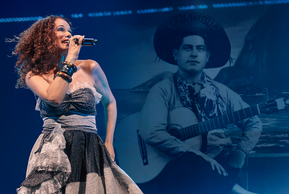 Glaucia Nasser homenageia João Pernambuco no Theatro Municipal de SP