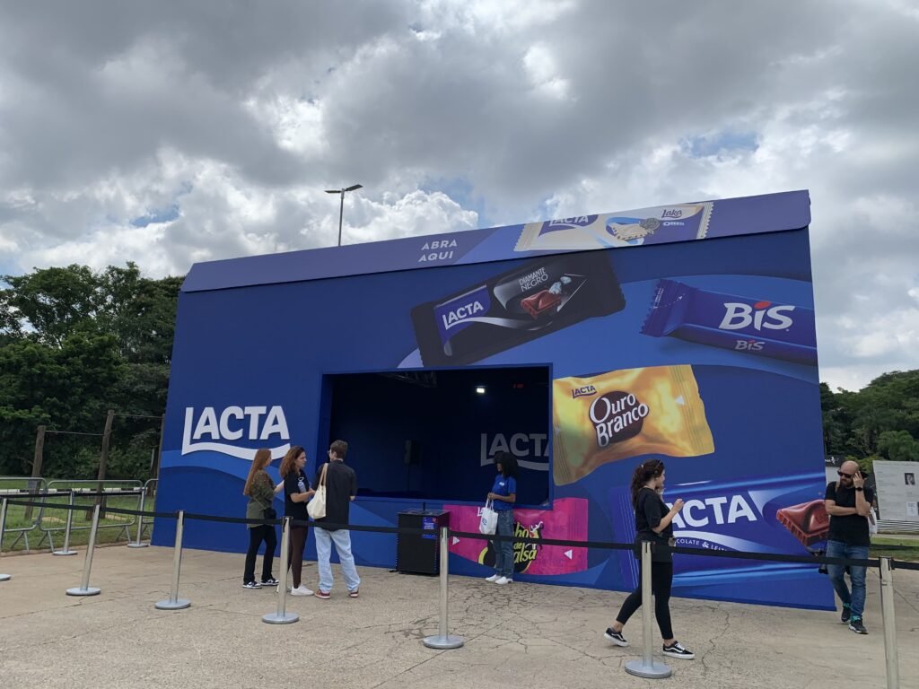 Lacta leva caixa gigante e desafio interativo de Páscoa ao Parque Villa-Lobos