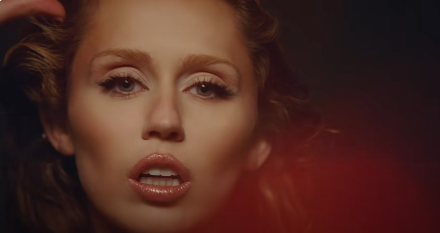 A evolução do estilo musical de Miley Cyrus