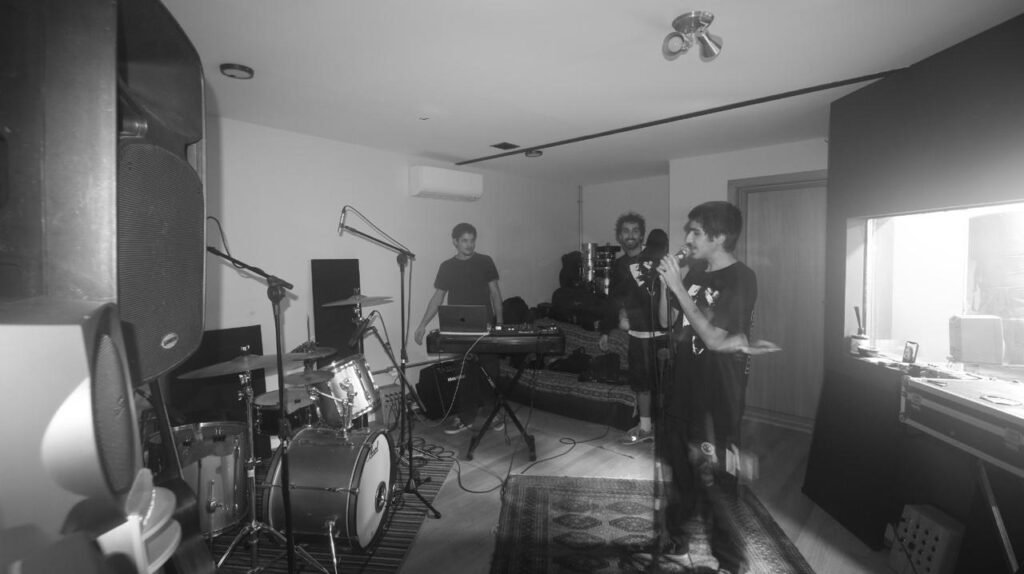 Do estúdio da Base.Co direto para o palco do C6 Fest: saiba mais sobre o álbum “Maria Esmeralda” 