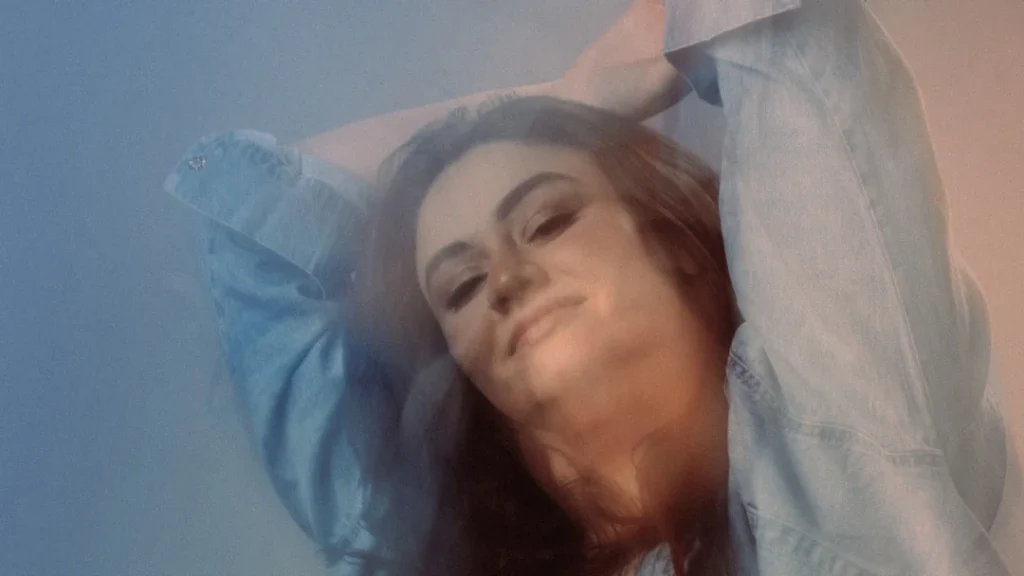 Laura Fantini lança EP "Desafogo" com um convite ao amor mais leve