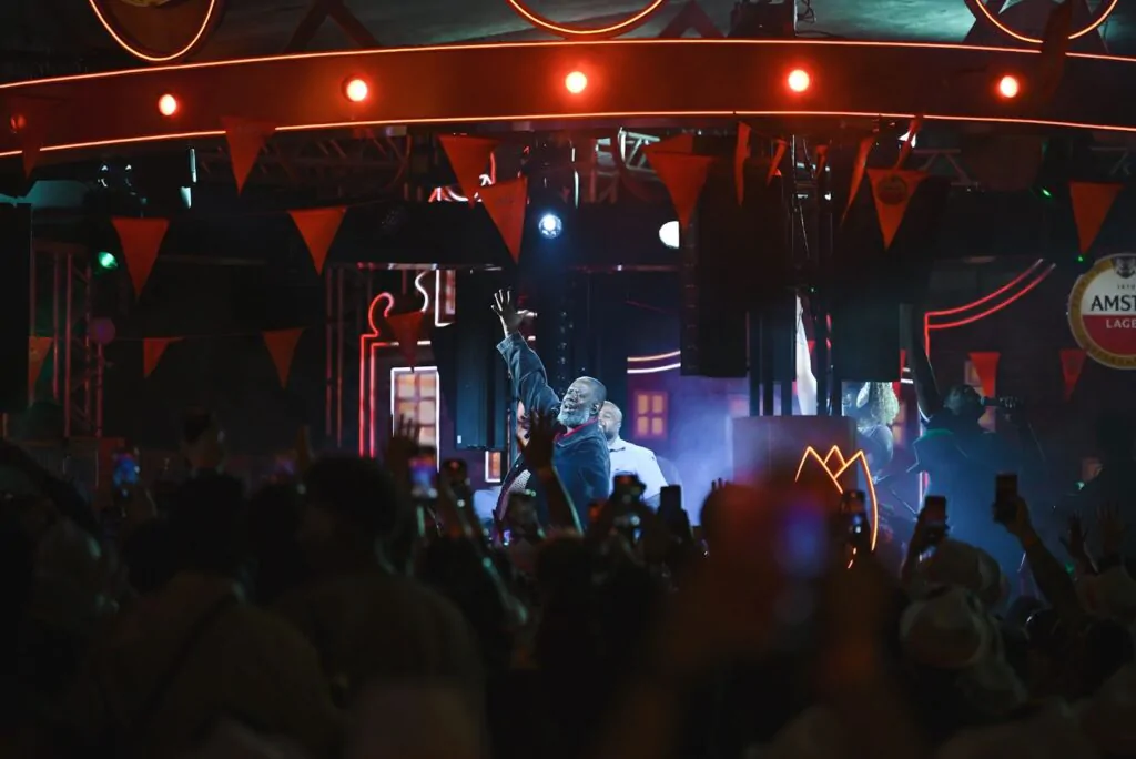 Com samba e pagode, King’s Day da Amstel reúne mais de 5 mil pessoas