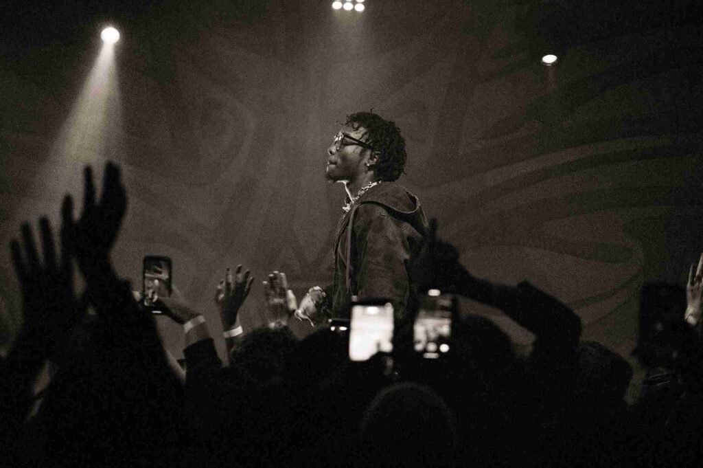 D4vd faz show exclusivo em São Paulo para promover primeiro álbum