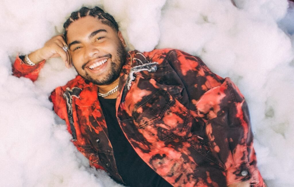 Rian Semy reflete sobre os riscos de se apaixonar em seu novo EP “Perigo”