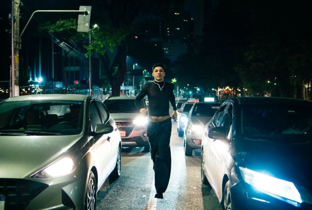 Pedro Lara lança segunda parte de “Acelerado e Calmo” e completa álbum intenso e sensível