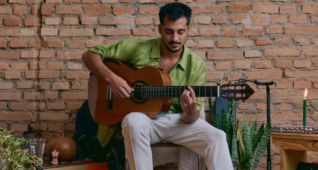 Matheus Jettar apresenta o show intimista “Diários”, em São Paulo