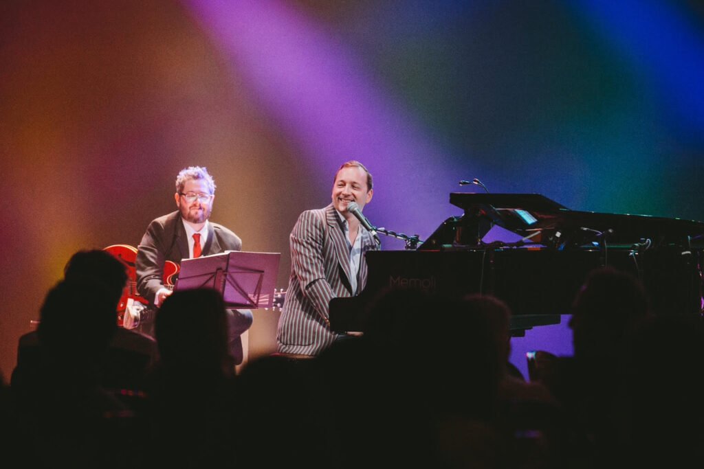 "Chanson do Brasil": Aymeric celebra a música brasileira no coração da Avenida Paulista