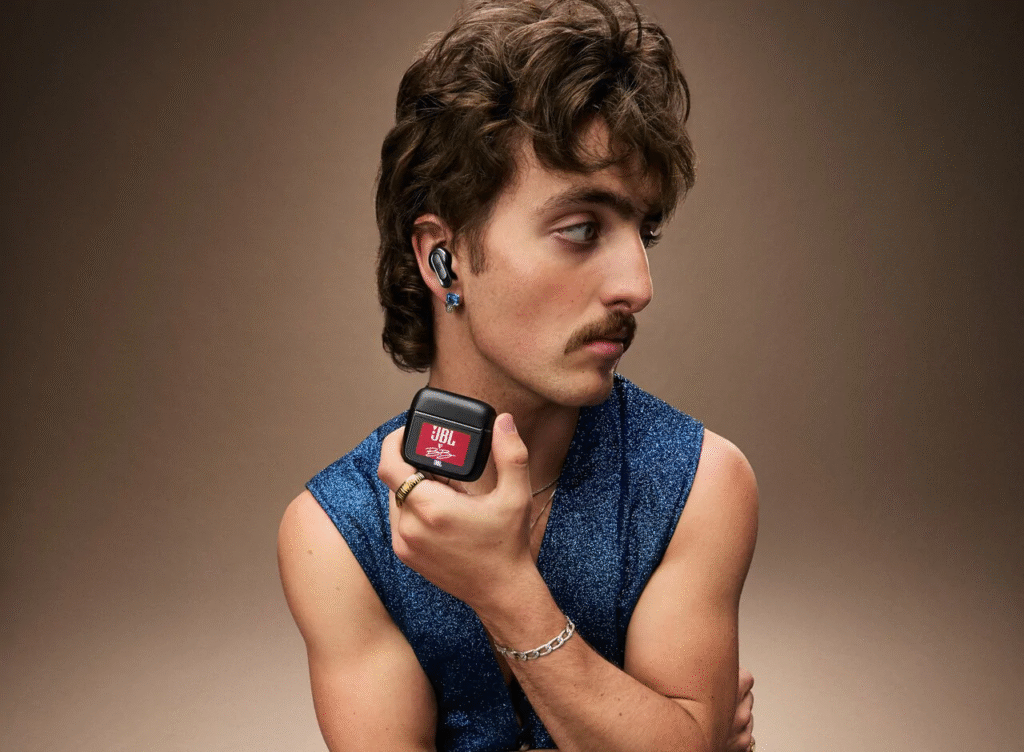 Benson Boone é o novo rosto da campanha global da JBL