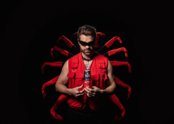 Em mais um passo para reforçar seu posicionamento no território da música, a Estrella Galicia anuncia o lançamento de uma lata de edição especial em parceria com o artista Alok, criada especialmente para a Aurea Tour.