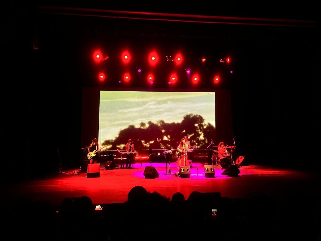 Érika Martins celebra 25 anos de “Mi Casa, Su Casa” em show especial no Sesc Pinheiros