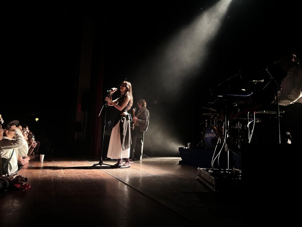 Pluma apresenta show do disco de estreia na Casa Natura Musical