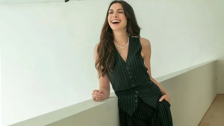 Anne Hathaway revela visual de Andy em "O Diabo Veste Prada 2"