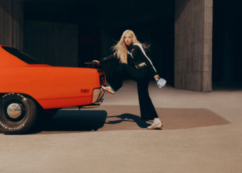 O Puma Speedcat está de volta em uma nova combinação de cores com Rosé, ícone global da música e da moda.