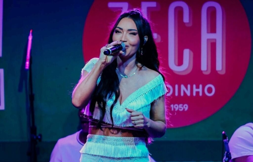 Karinah faz show com clássicos do samba e músicas do novo álbum no Bar do Zeca Pagodinho, no RJ | Foto: Arthur Rodrigues
