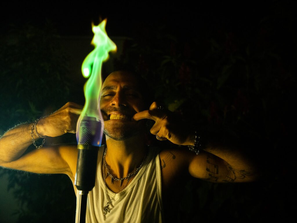 Lüttø lança “Sorria e Acene” e encerra trilogia sobre identidade e autenticidade