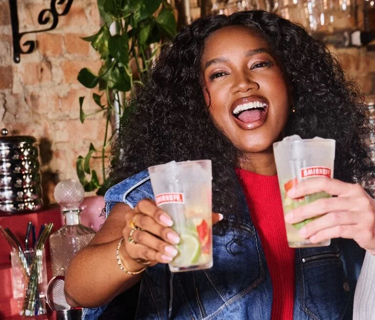 Smirnoff e Iza reinventam a caipiroska em nova série digital